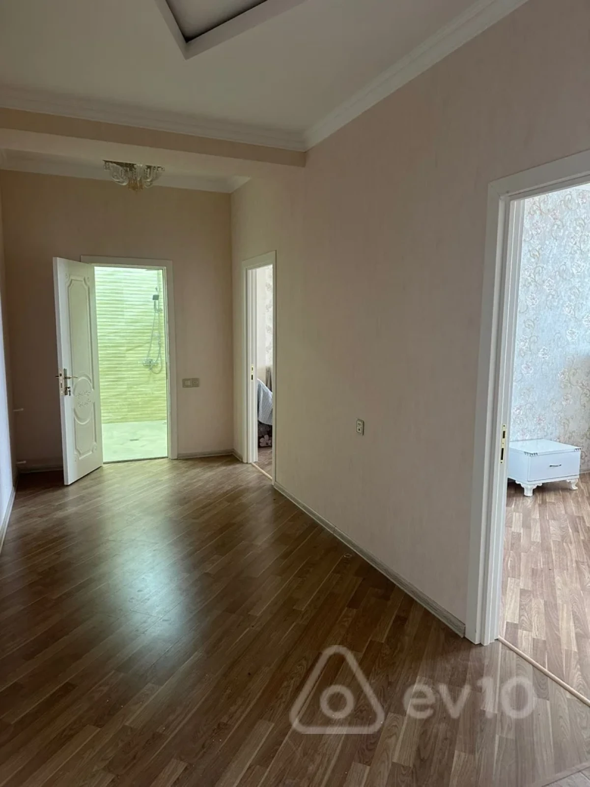 Kirayə verilir 2 otaqlı yeni tikili 120 m²