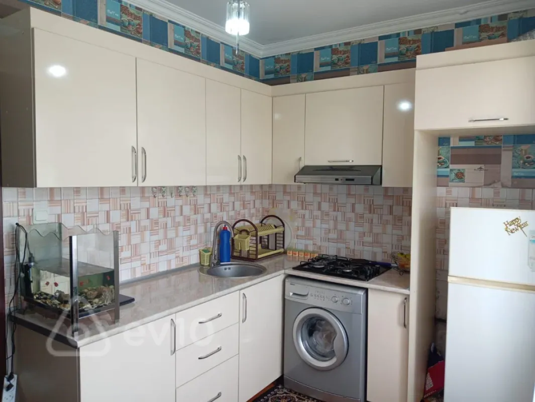 Kirayə verilir 2 otaqlı köhnə tikili 60 m²