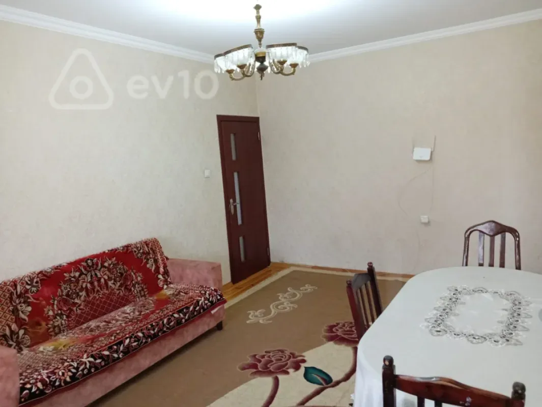 Kirayə verilir 2 otaqlı köhnə tikili 60 m²