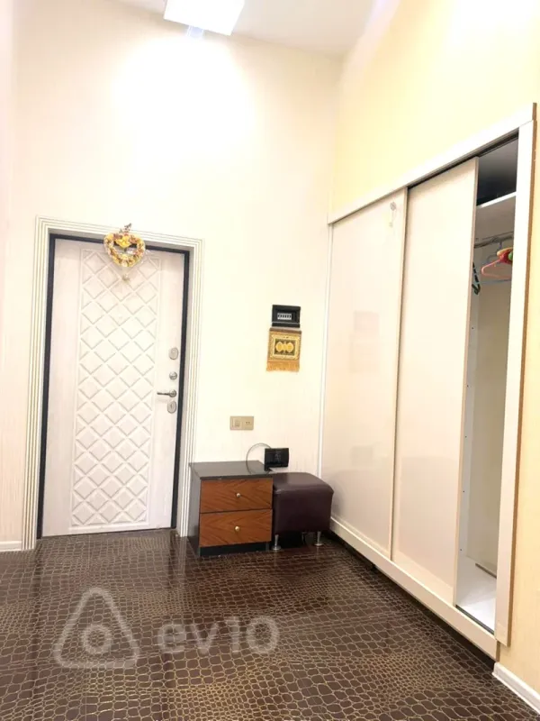 Kirayə verilir 2 otaqlı yeni tikili 80 m²