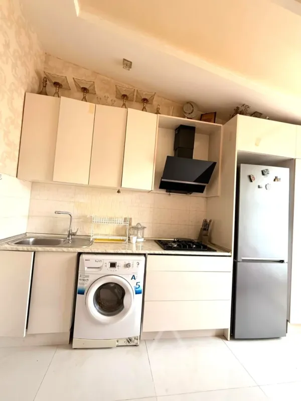 Kirayə verilir 2 otaqlı yeni tikili 80 m²