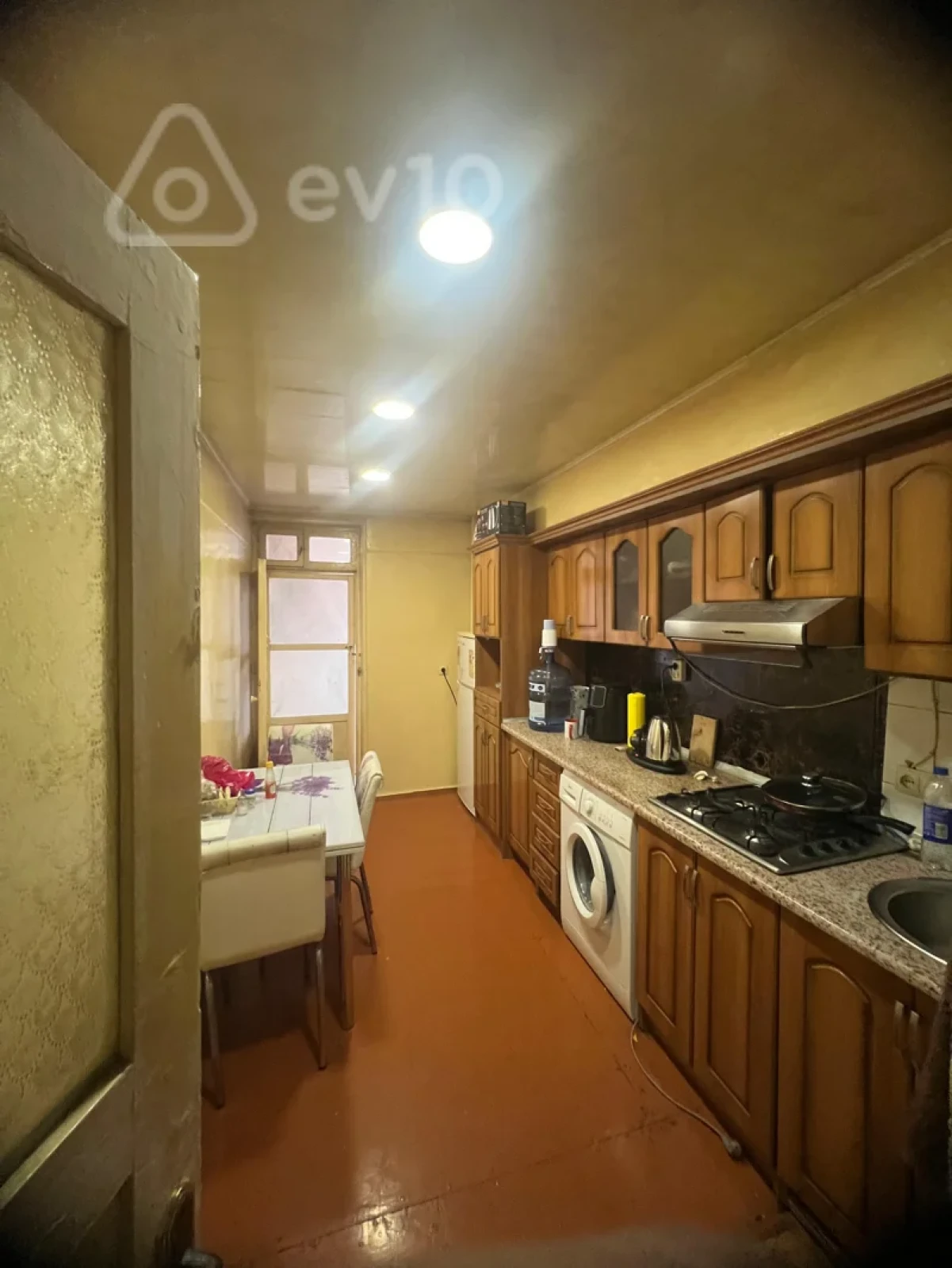 Kirayə verilir 3 otaqlı köhnə tikili 95 m²