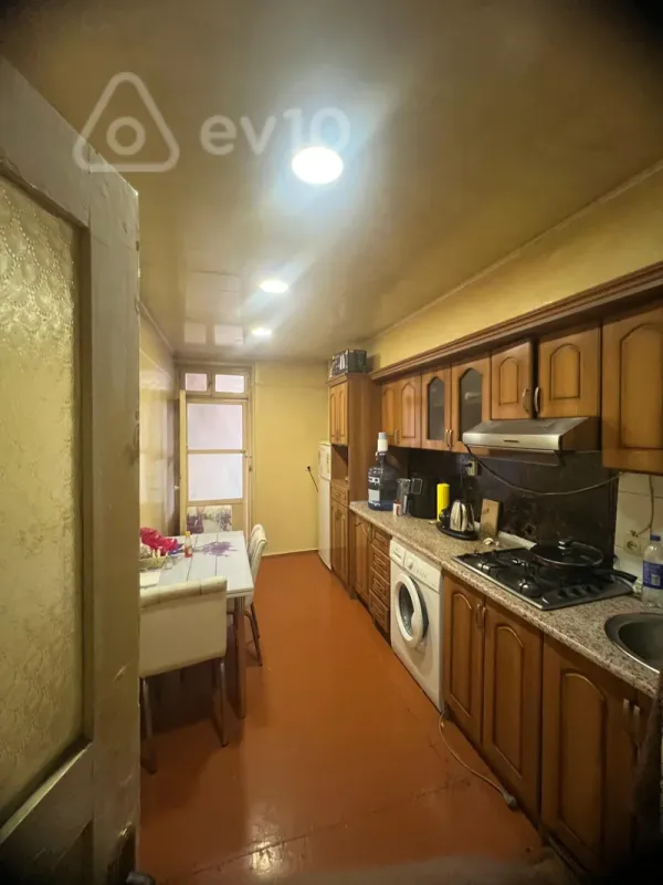 Kirayə verilir 3 otaqlı köhnə tikili 95 m²