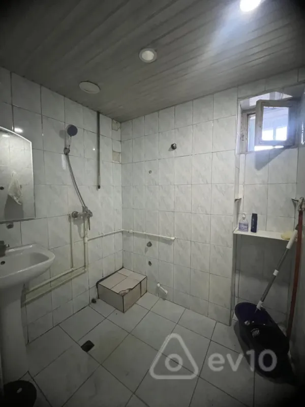 Kirayə verilir 3 otaqlı köhnə tikili 95 m²