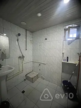 Kirayə verilir 3 otaqlı köhnə tikili 95 m²