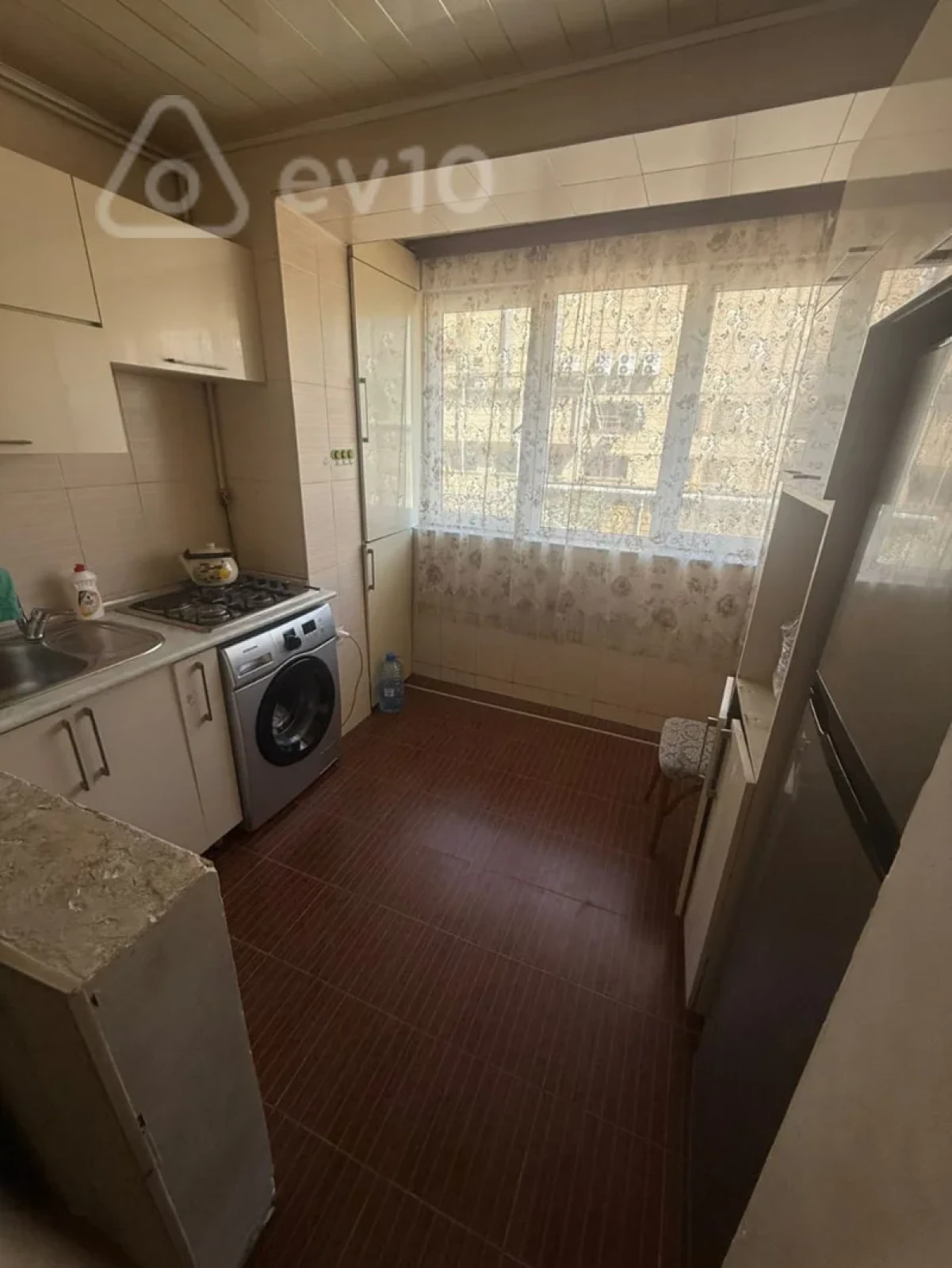 Kirayə verilir 2 otaqlı köhnə tikili 56 m²