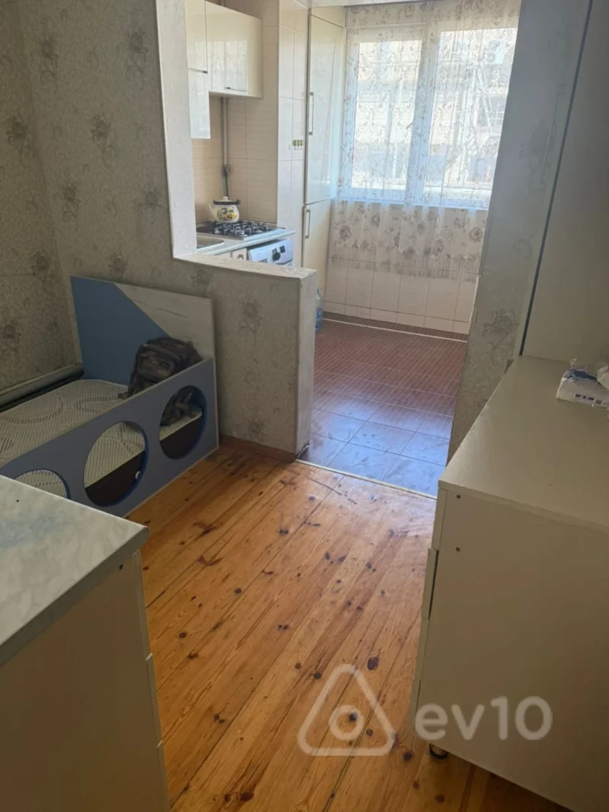 Kirayə verilir 2 otaqlı köhnə tikili 56 m²