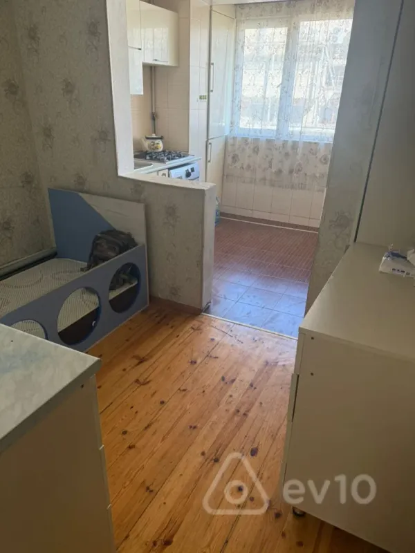 Kirayə verilir 2 otaqlı köhnə tikili 56 m²