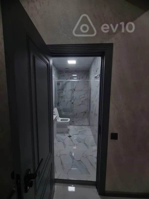 Kirayə verilir 2 otaqlı yeni tikili 70 m²