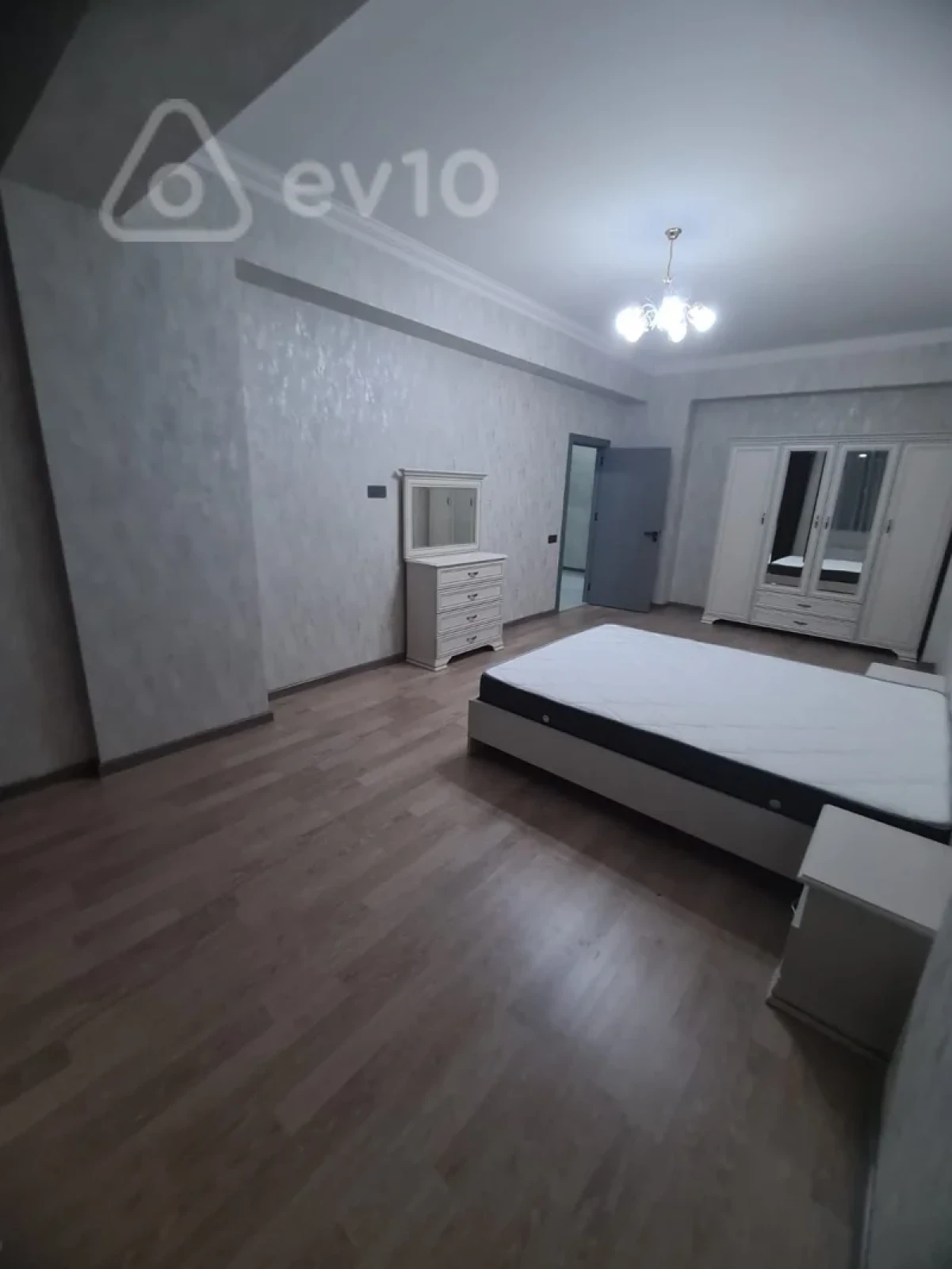 Kirayə verilir 2 otaqlı yeni tikili 70 m²