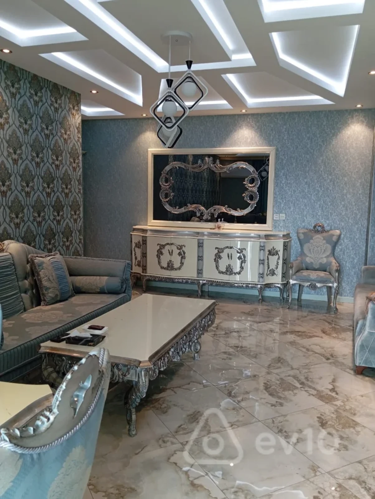 Kirayə verilir 3 otaqlı yeni tikili 200 m²