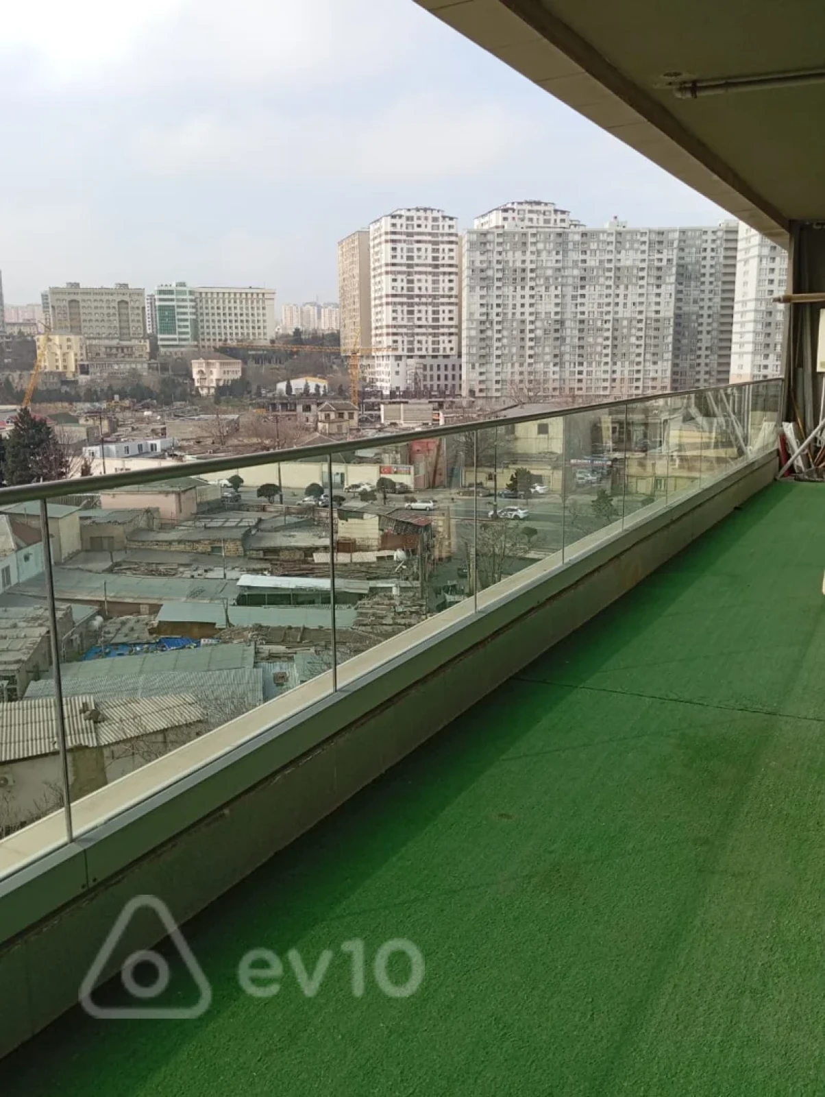 Kirayə verilir 3 otaqlı yeni tikili 200 m²