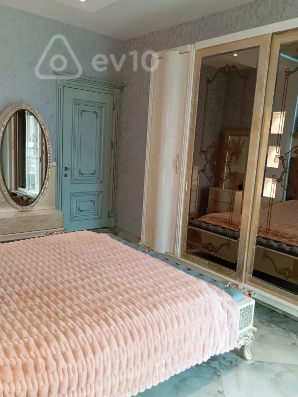 Kirayə verilir 3 otaqlı yeni tikili 200 m²