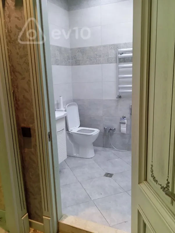 Kirayə verilir 3 otaqlı yeni tikili 200 m²