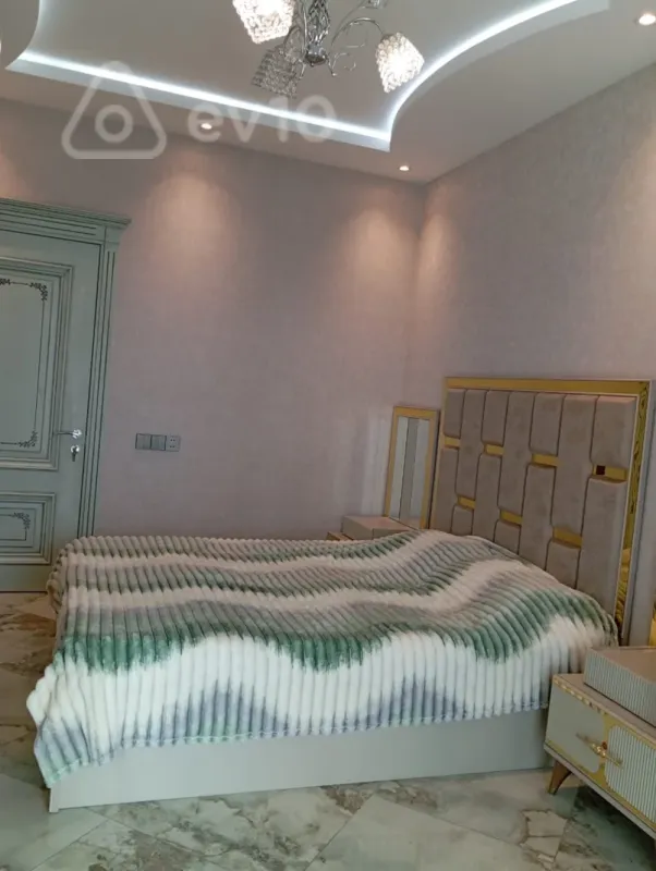 Kirayə verilir 3 otaqlı yeni tikili 200 m²