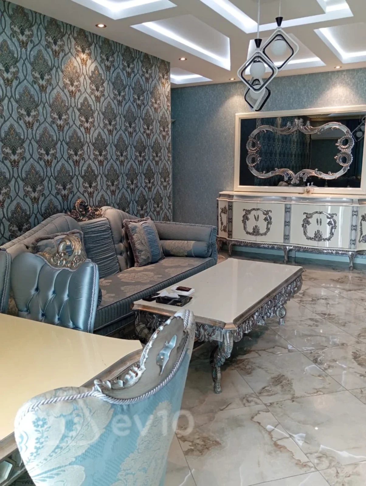 Kirayə verilir 3 otaqlı yeni tikili 200 m²