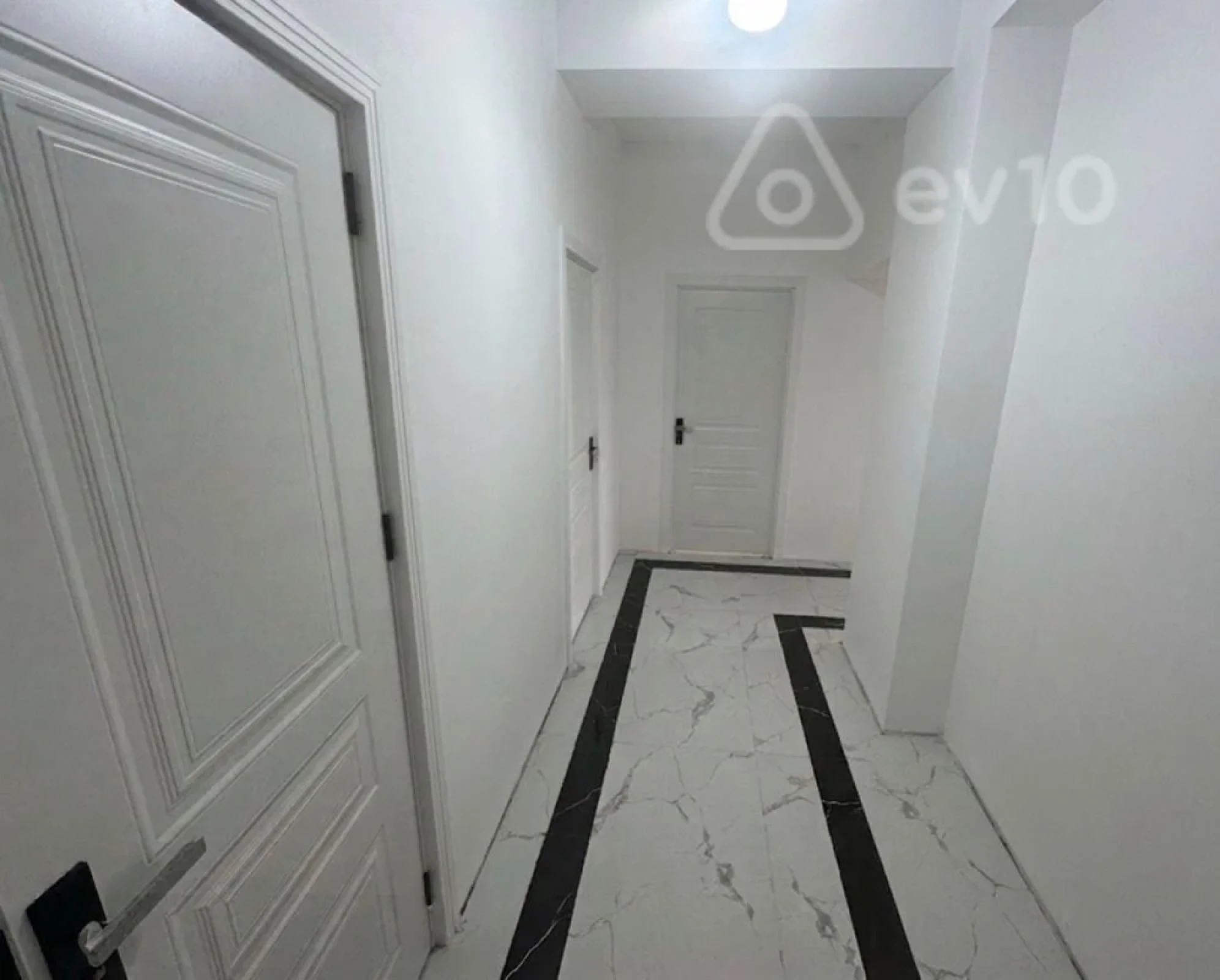 Satılır 3 otaqlı yeni tikili 92 m²