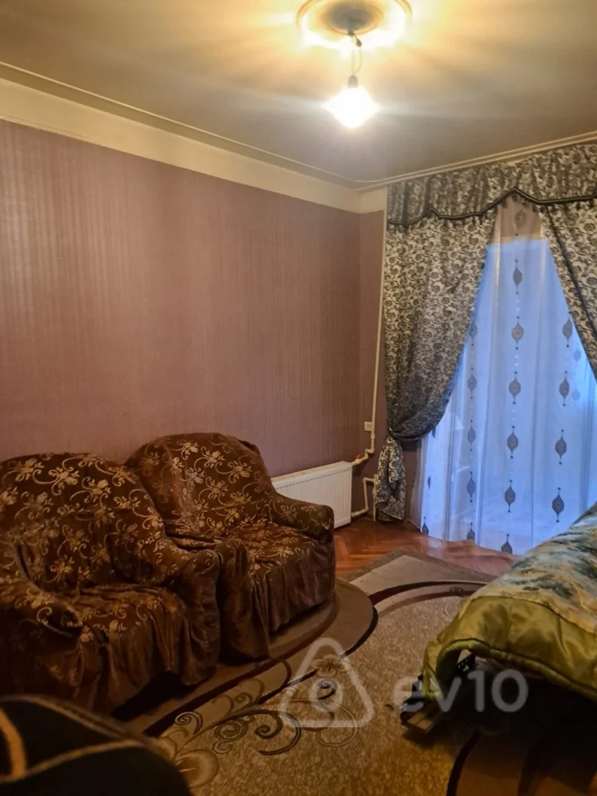 Kirayə verilir 2 otaqlı köhnə tikili 56 m²