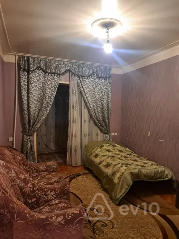 Kirayə verilir 2 otaqlı köhnə tikili 56 m²