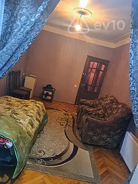 Kirayə verilir 2 otaqlı köhnə tikili 56 m²