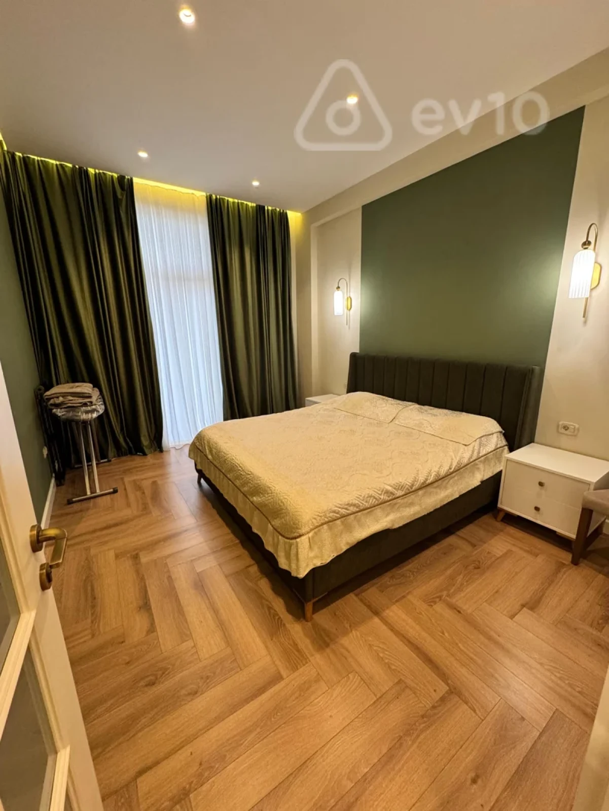Kirayə verilir 2 otaqlı yeni tikili 70 m²