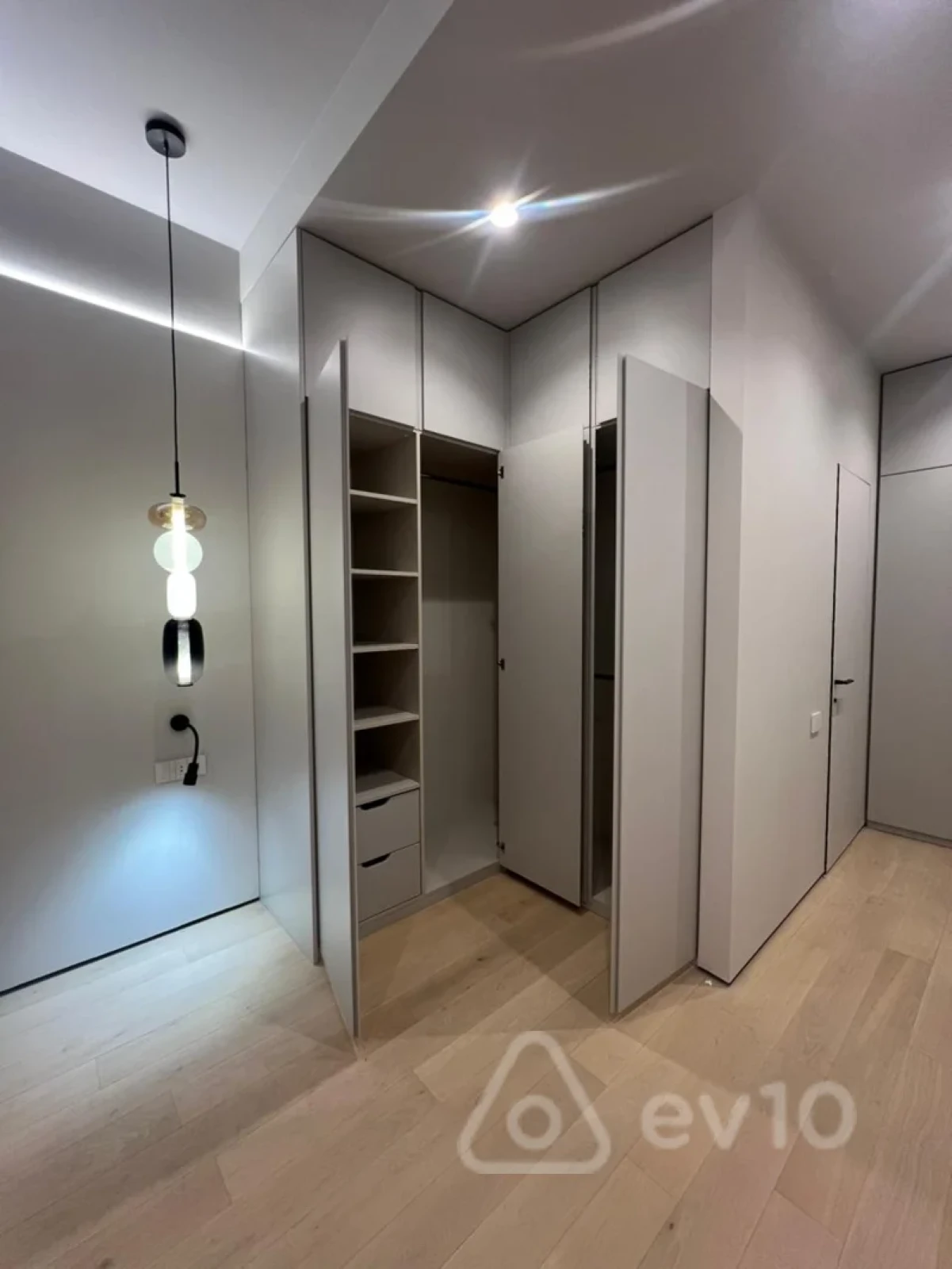 Satılır 3 otaqlı yeni tikili 110 m²