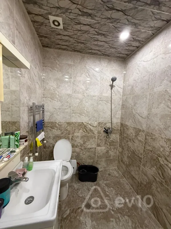 Kirayə verilir 2 otaqlı yeni tikili 75 m²
