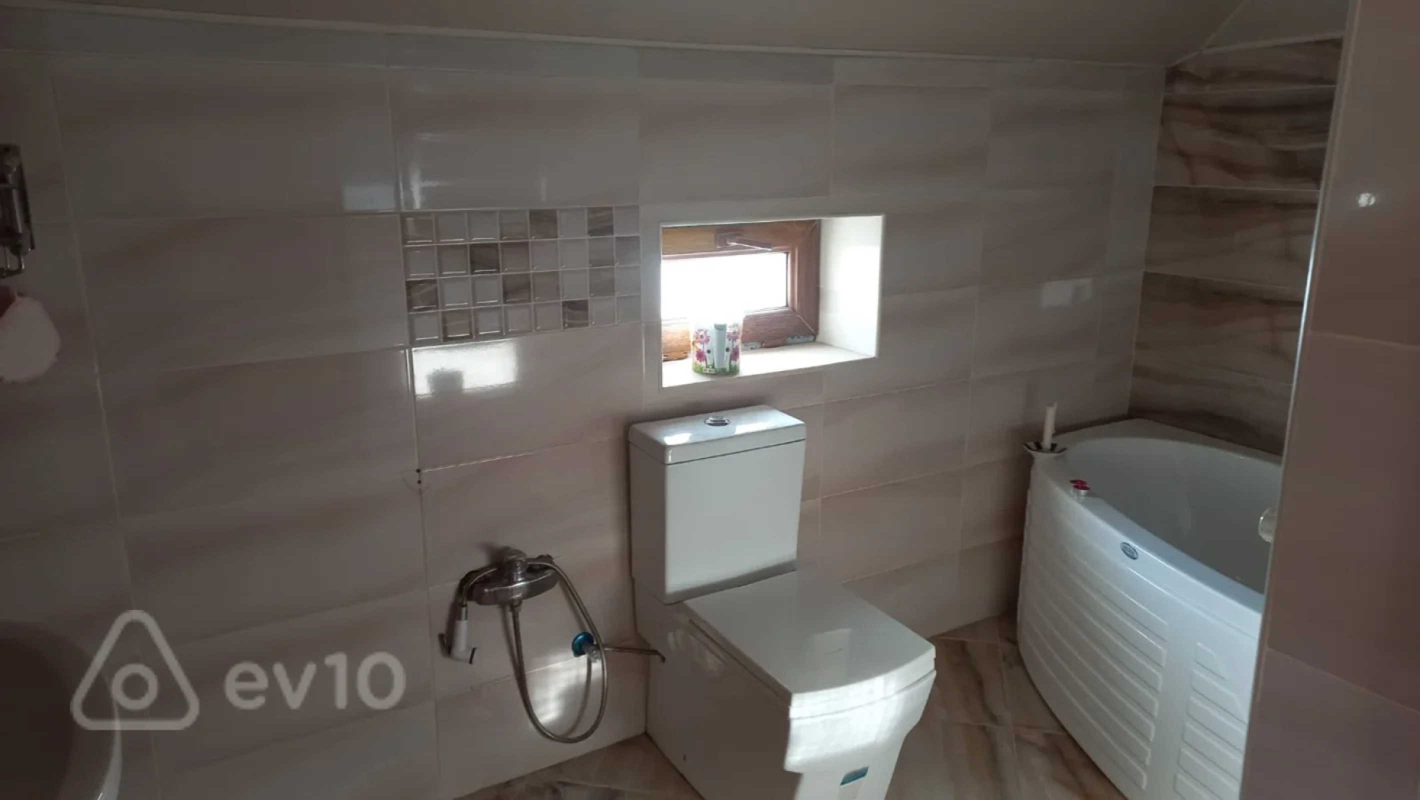 Satılır 7 otaqlı həyət evi 360 m²