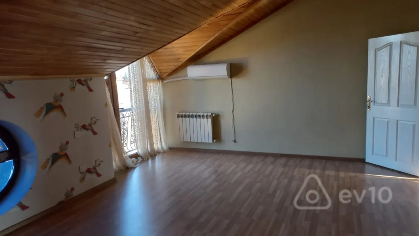 Satılır 7 otaqlı həyət evi 360 m²