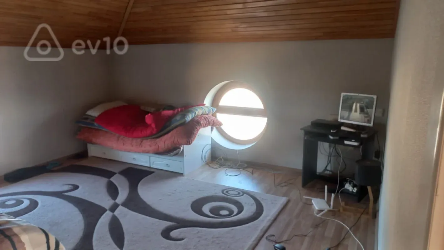 Satılır 7 otaqlı həyət evi 360 m²