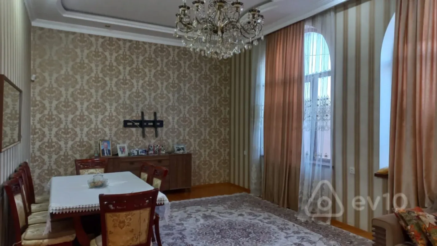 Satılır 7 otaqlı həyət evi 360 m²