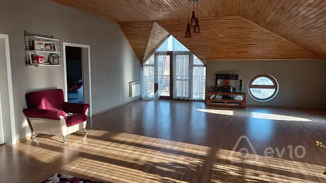 Satılır 7 otaqlı həyət evi 360 m²