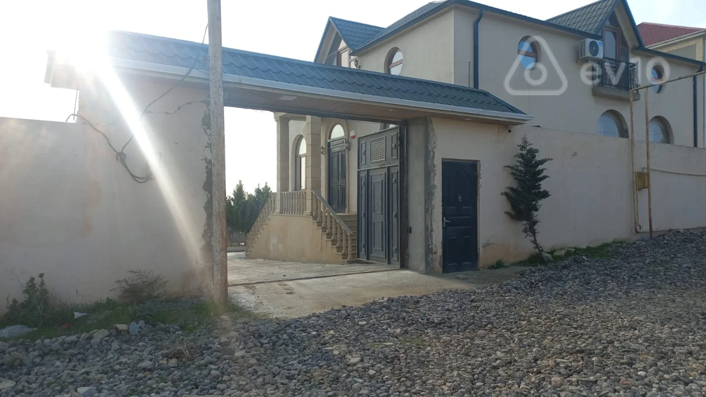 Satılır 7 otaqlı həyət evi 360 m²