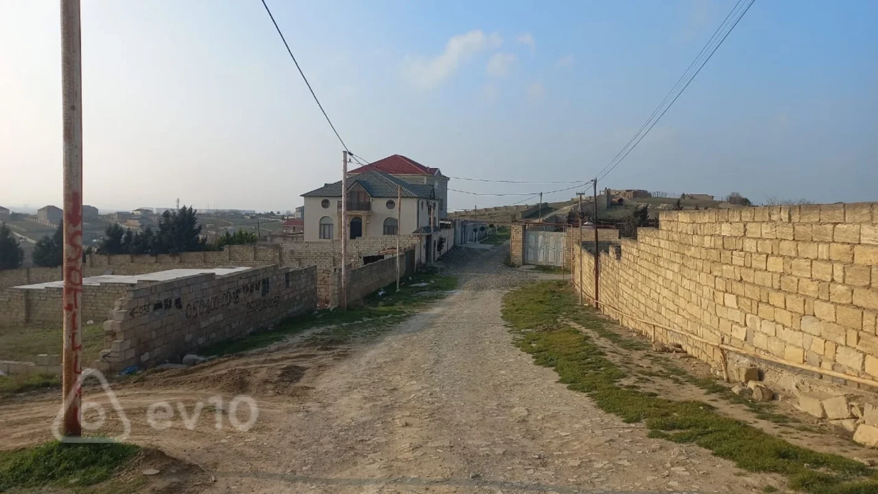 Satılır 7 otaqlı həyət evi 360 m²