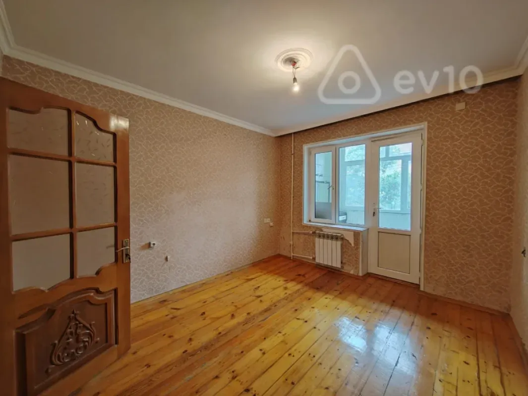 Satılır 2 otaqlı köhnə tikili 55 m²
