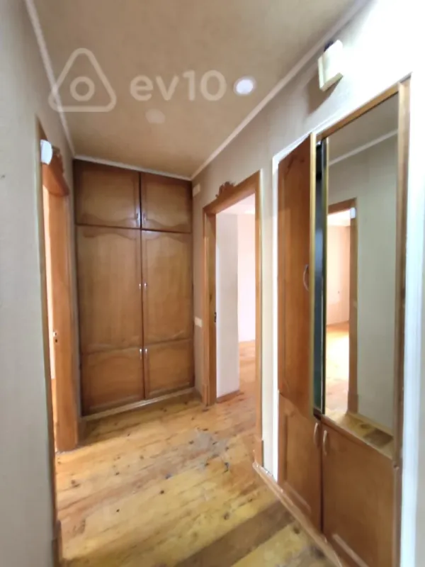 Satılır 2 otaqlı köhnə tikili 55 m²