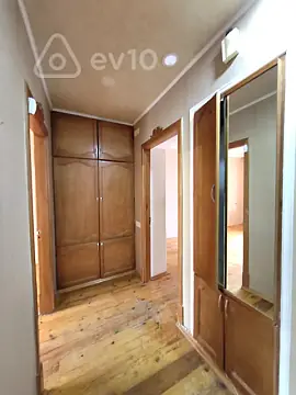 Satılır 2 otaqlı köhnə tikili 55 m²