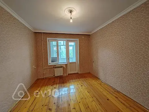 Satılır 2 otaqlı köhnə tikili 55 m²