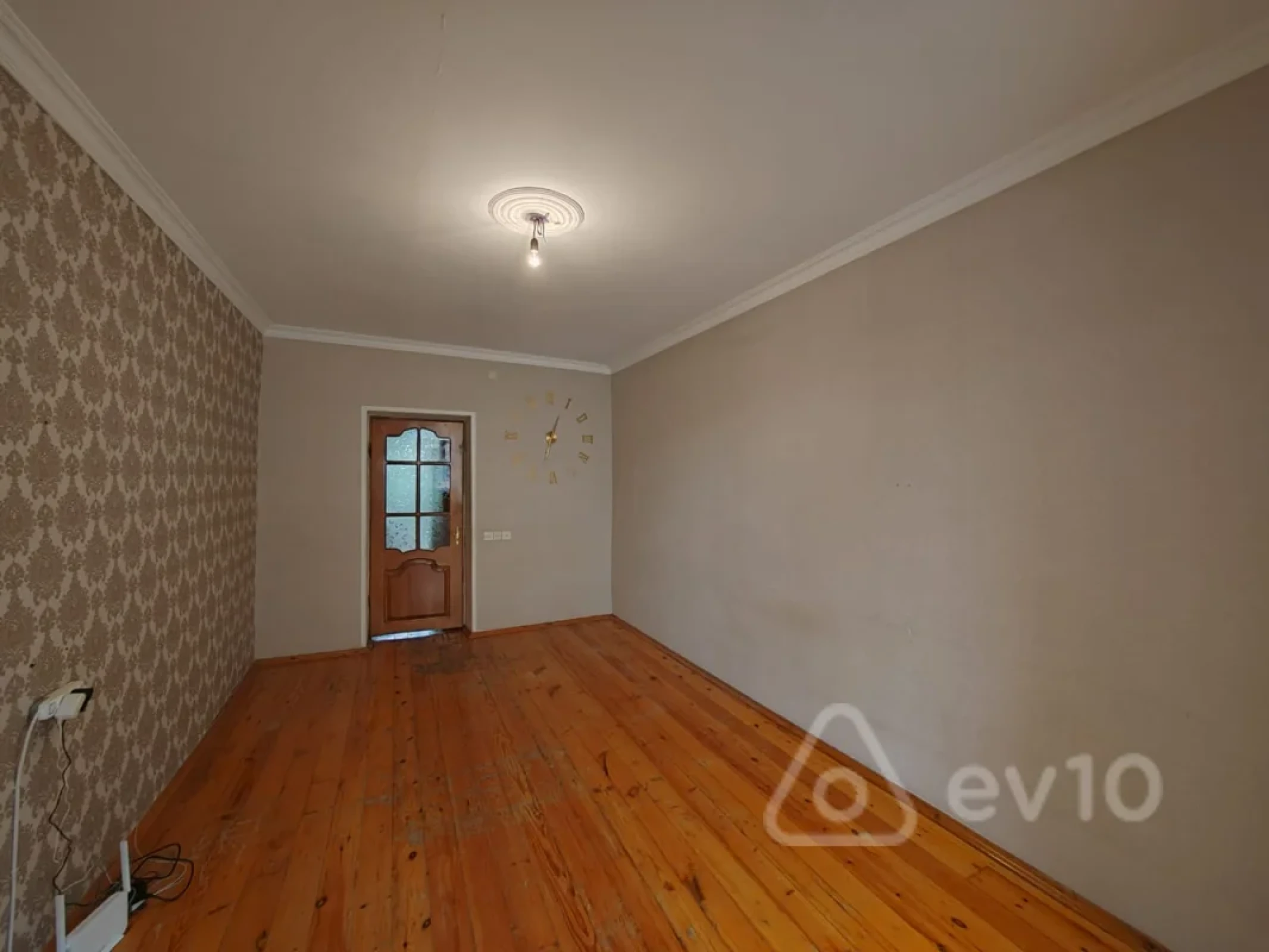 Satılır 2 otaqlı köhnə tikili 55 m²