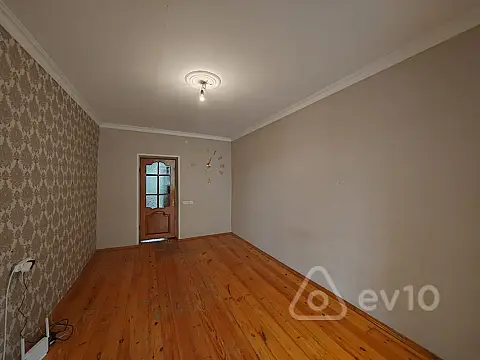 Satılır 2 otaqlı köhnə tikili 55 m²