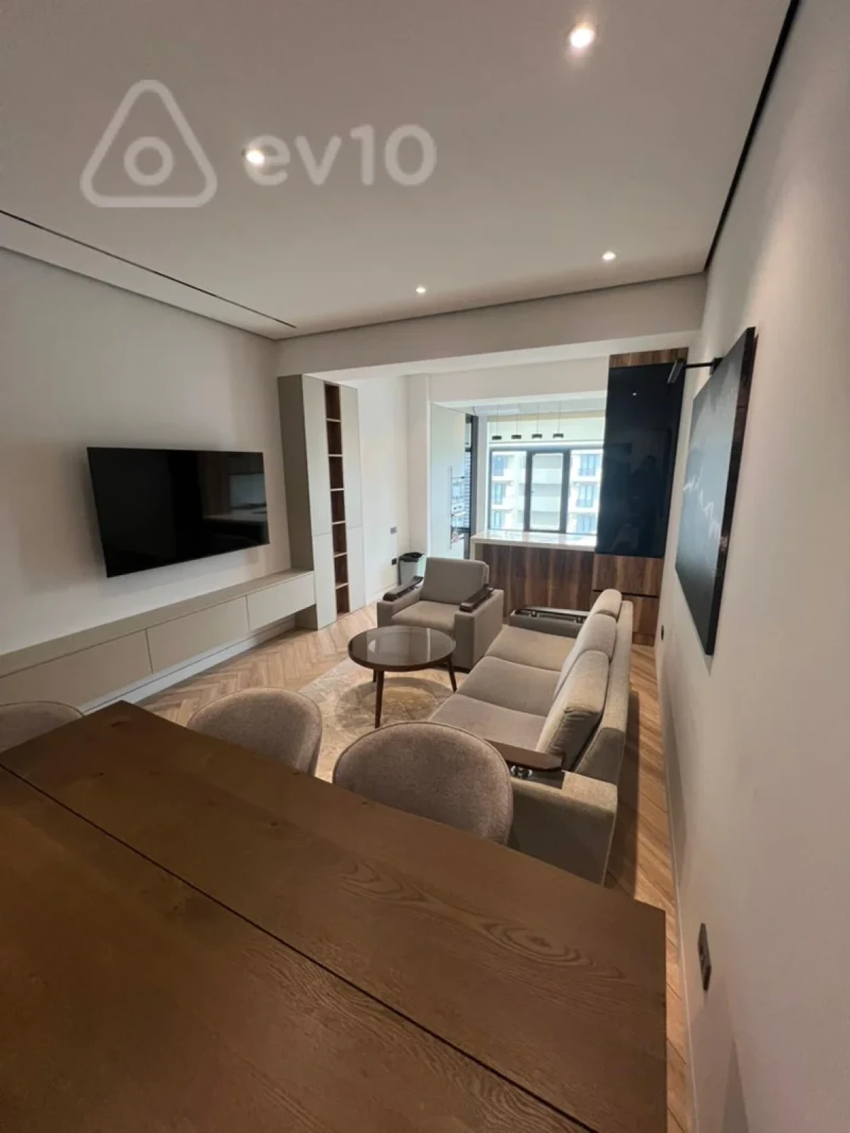 Kirayə verilir 2 otaqlı yeni tikili 85 m²