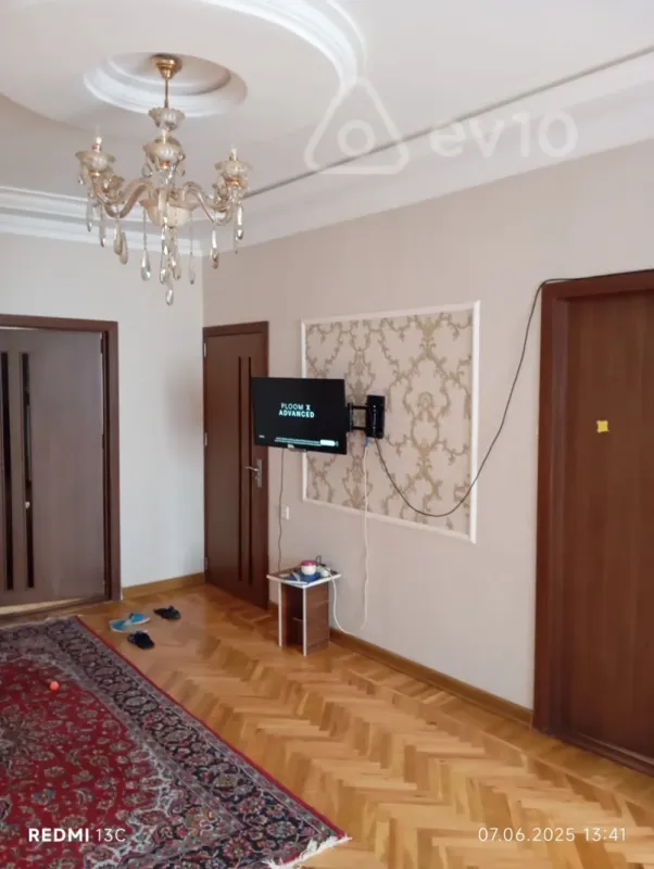 Satılır 2 otaqlı köhnə tikili 55 m²