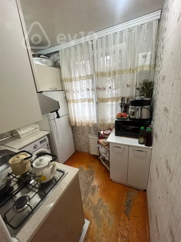 Satılır 2 otaqlı köhnə tikili 55 m²