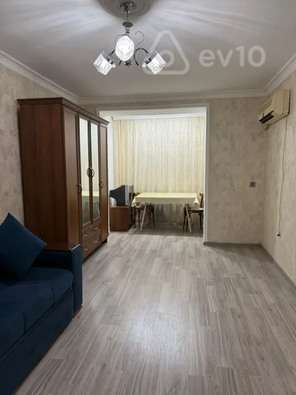 Satılır 1 otaqlı köhnə tikili 33 m²