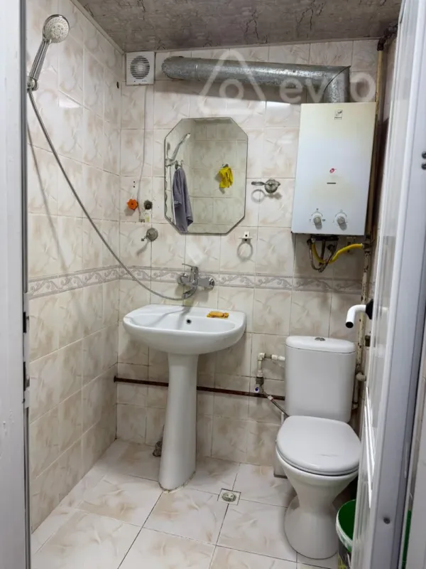 Satılır 1 otaqlı köhnə tikili 33 m²