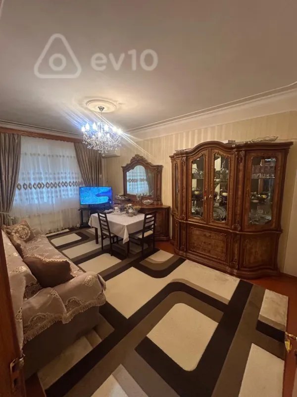 Satılır 2 otaqlı köhnə tikili 56 m²