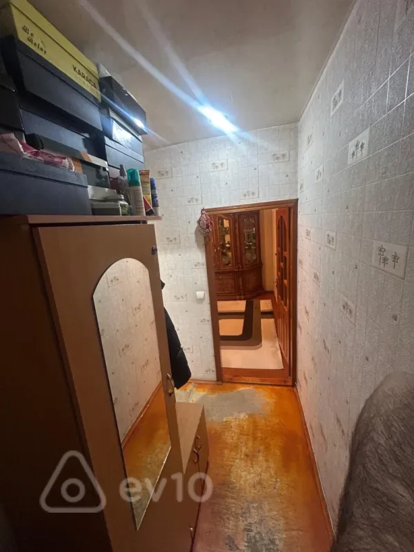 Satılır 2 otaqlı köhnə tikili 56 m²