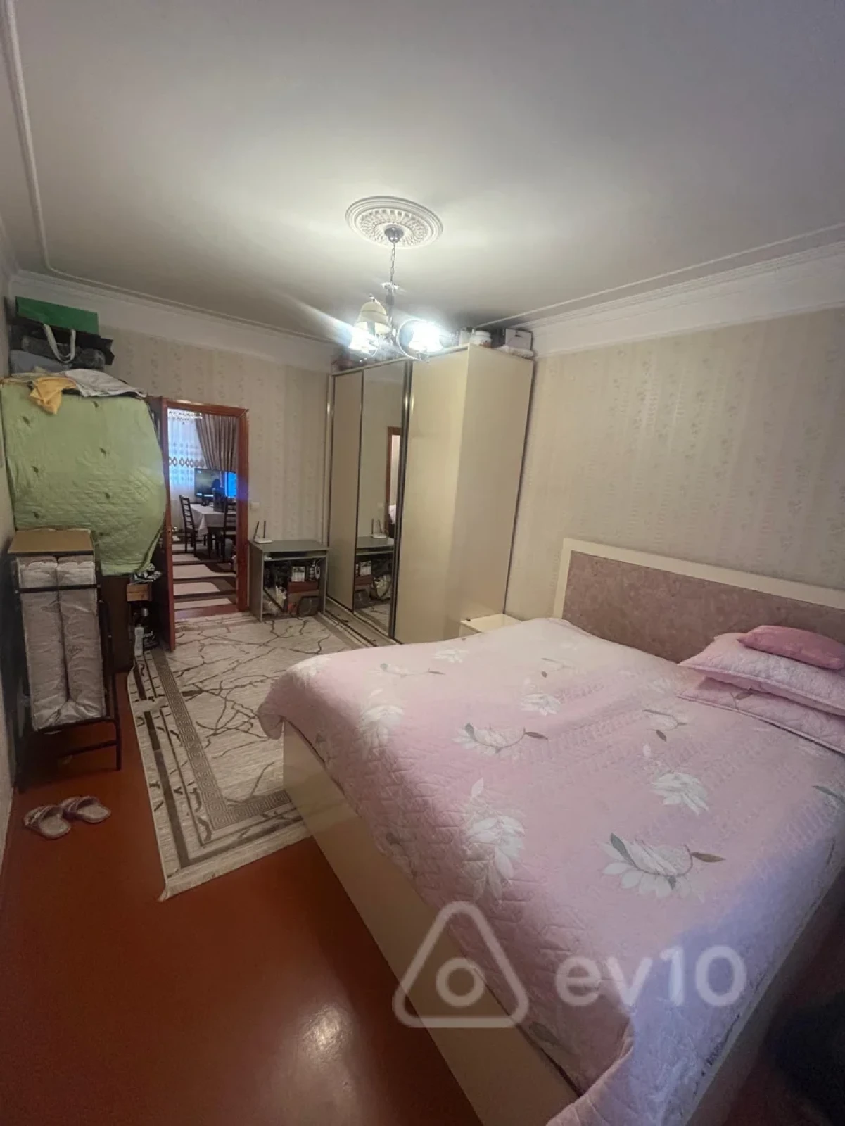 Satılır 2 otaqlı köhnə tikili 56 m²
