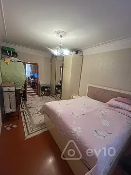 Satılır 2 otaqlı köhnə tikili 56 m²