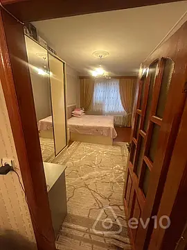 Satılır 2 otaqlı köhnə tikili 56 m²